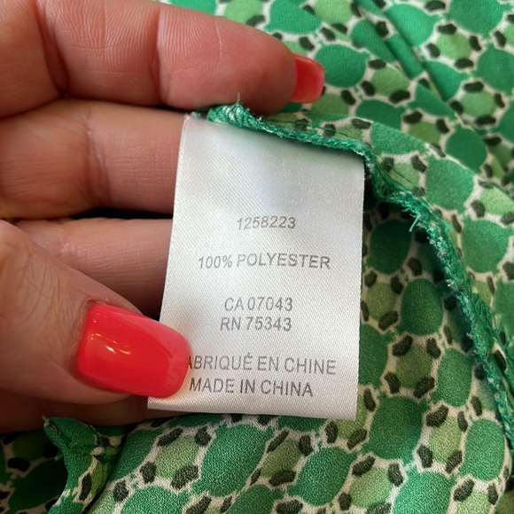 Jones & Co NW women’s button up tie neck blouse sleeveless geometric green Small - Picture 13 of 14